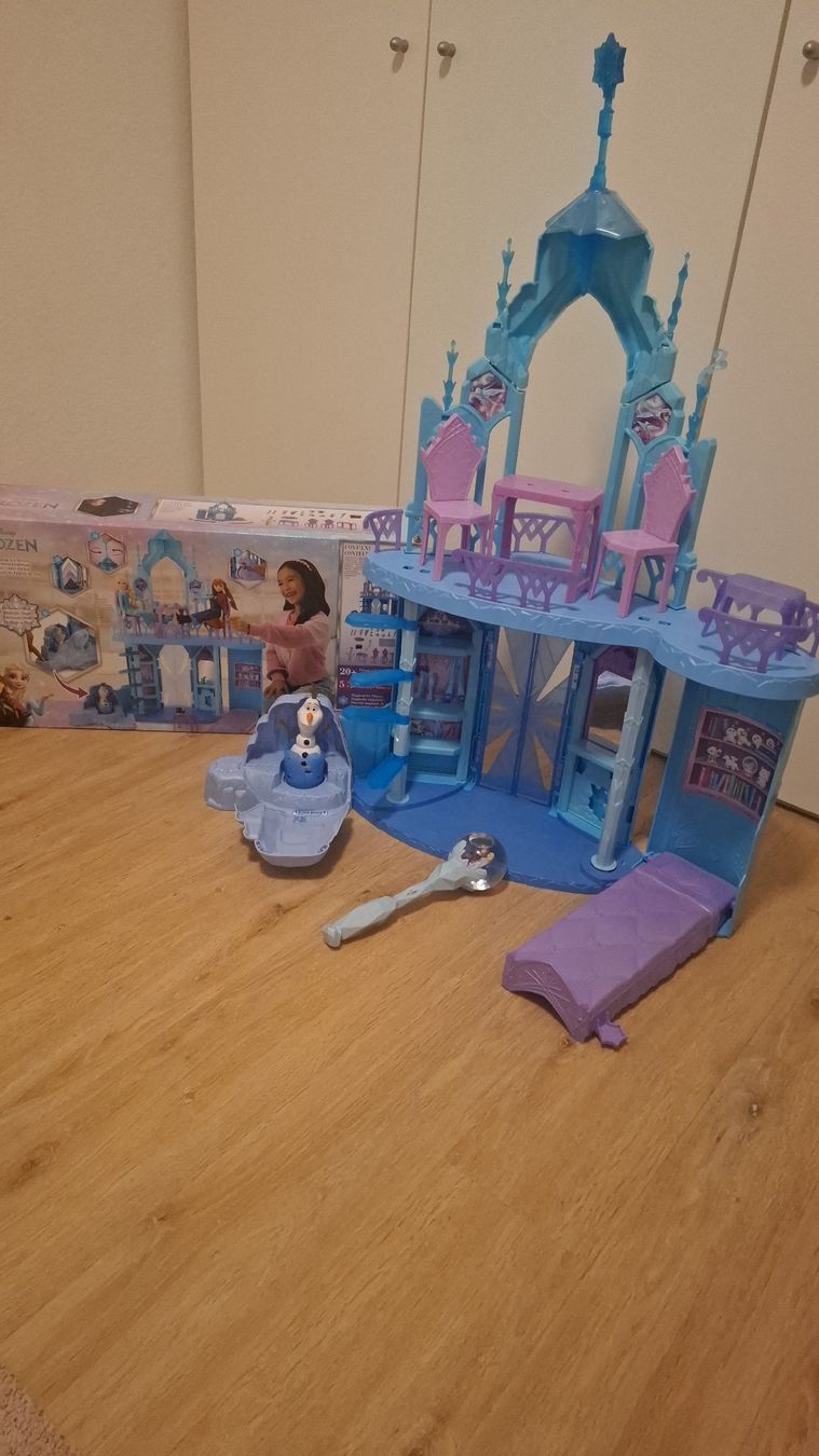 Barbie Puppenhäuser & -möbel: Frozen Eispalast  – Gebraucht aus Balzers von 120490