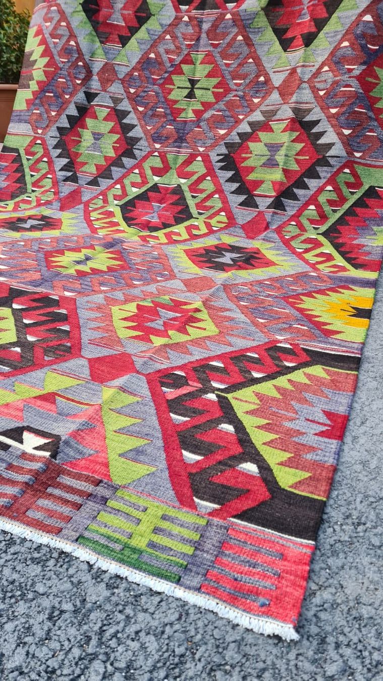 Kilim Tappeti: Vintage Kilim Teppich Hand Made – Usato da Winterthur venduto da yaklin 1