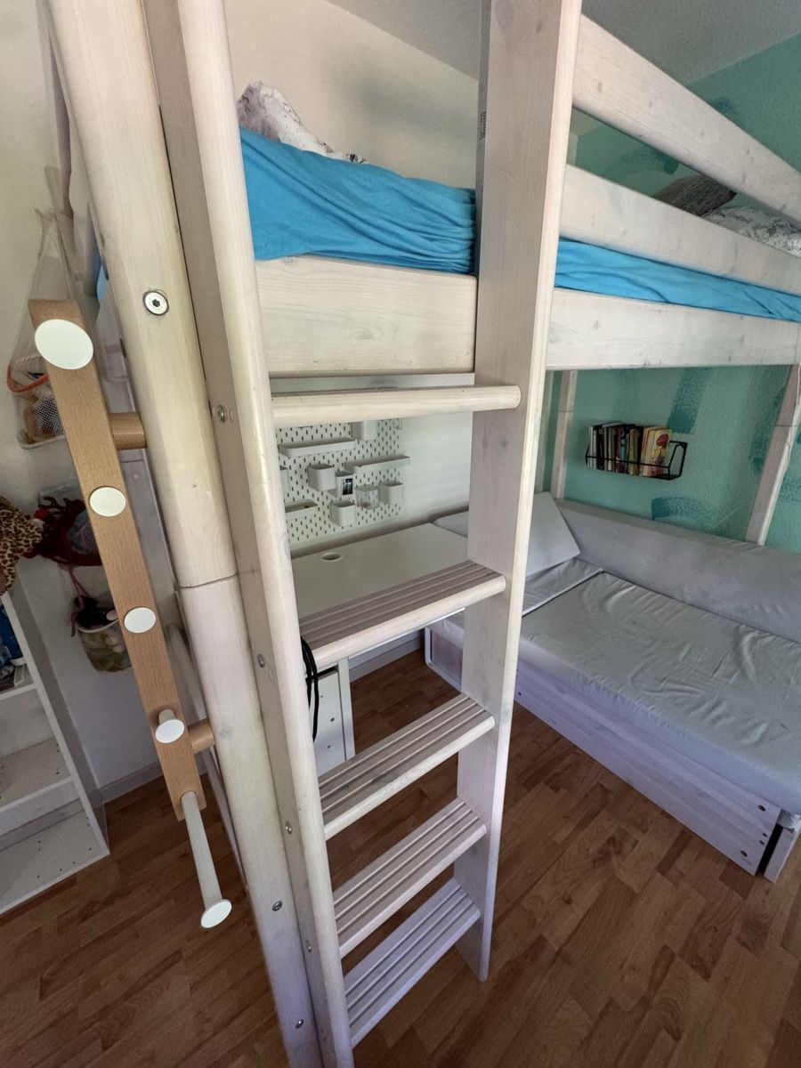 Betten: FLEXA Hochbett mit Schreibtisch & Schlafsofa – Gebraucht aus Geroldswil von Singha4 3