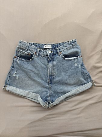 Shorts en jean Zara taille 40 bon état