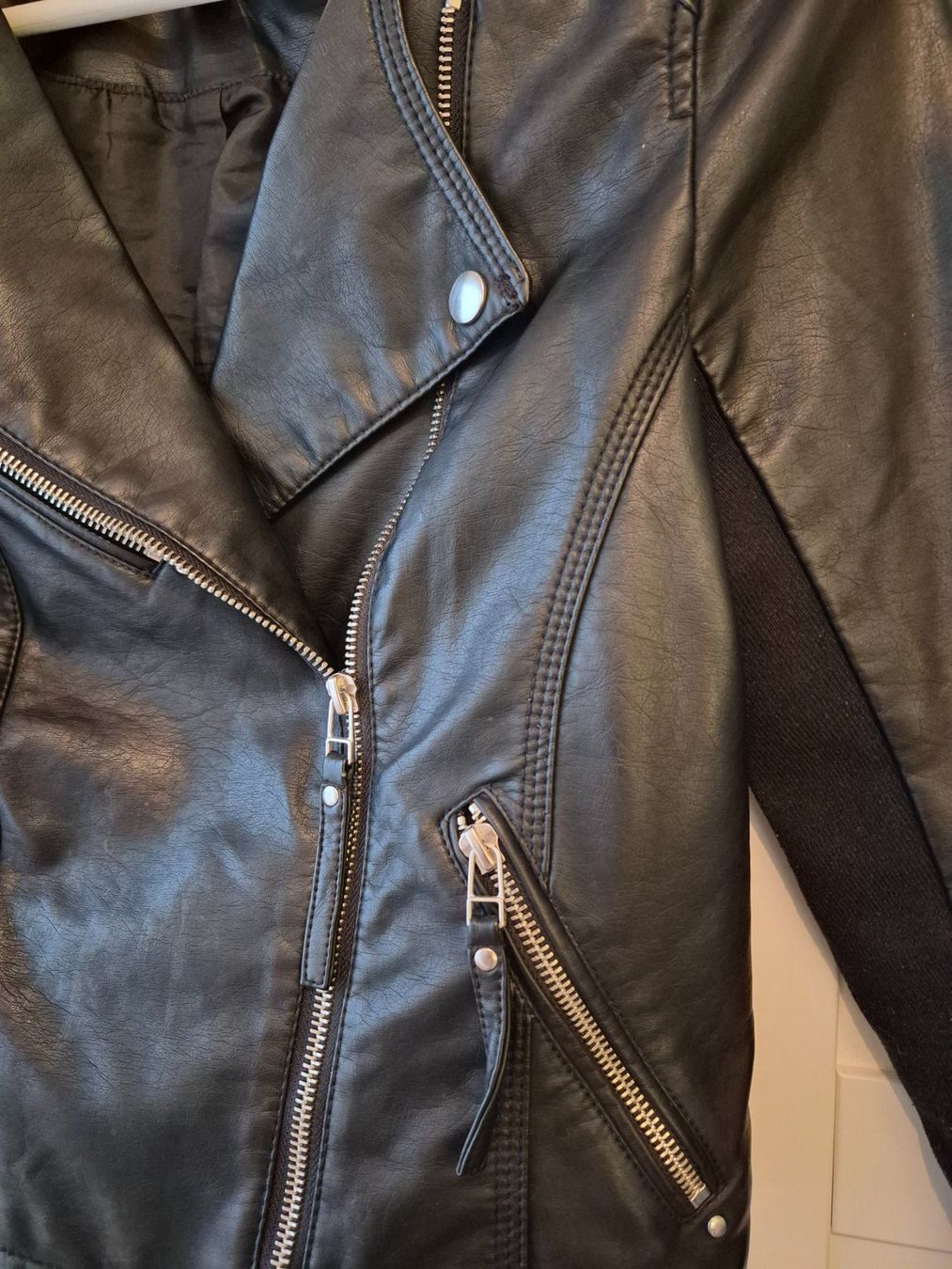 Vero Moda Jacken: Kunstlederjacke Vero Moda schwarz Gr. S – Gebraucht aus Wil SG von sus_959d 1