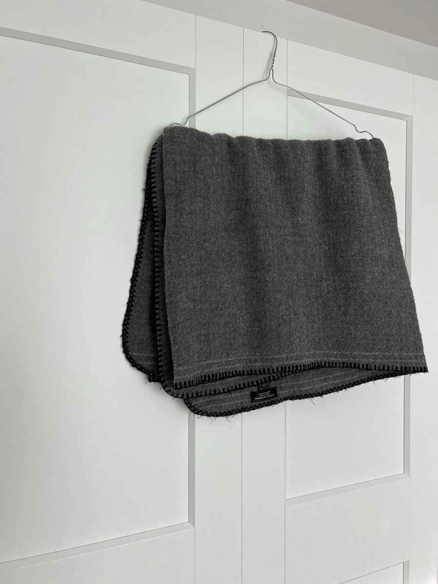 Zara Foulard & Sciarpe: Scarf Zara – Usato da Pregassona venduto da kat_zh5d