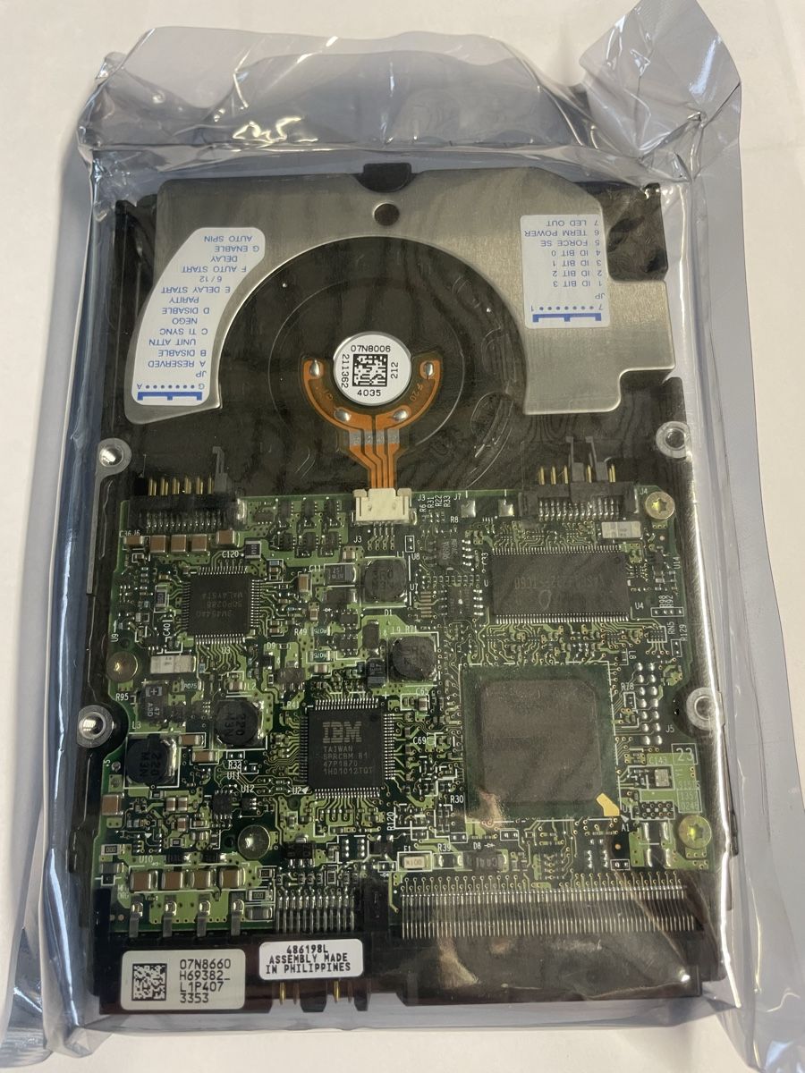Hitachi Harddisks: Hitachi Ultrastar SCSI Hard Disk – Neu und originalverpackt aus Oberrüti von Cbens 1