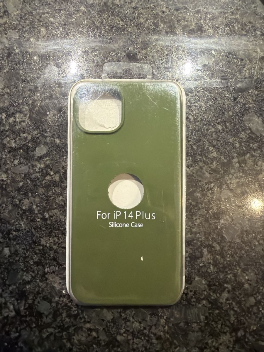 Apple Covers & Schutzfolien: Coque silicone iPhone 14 Plus vert neuf  – Neu und originalverpackt aus Yverdon-les-Bains von ame_7f2x