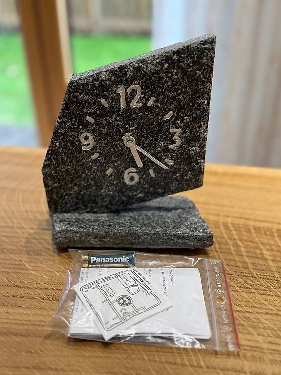 Orologi: Orologio in granito – Nuovo e nell'imballaggio originale da Davesco-Soragno venduto da dai_925z 1