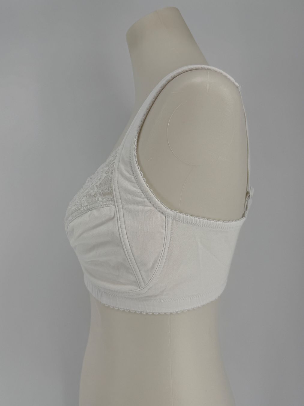 Altra biancheria intima: BH mit Spitzen Gr. 85D von wäschepur – Usato da Auenstein venduto da moin. 1