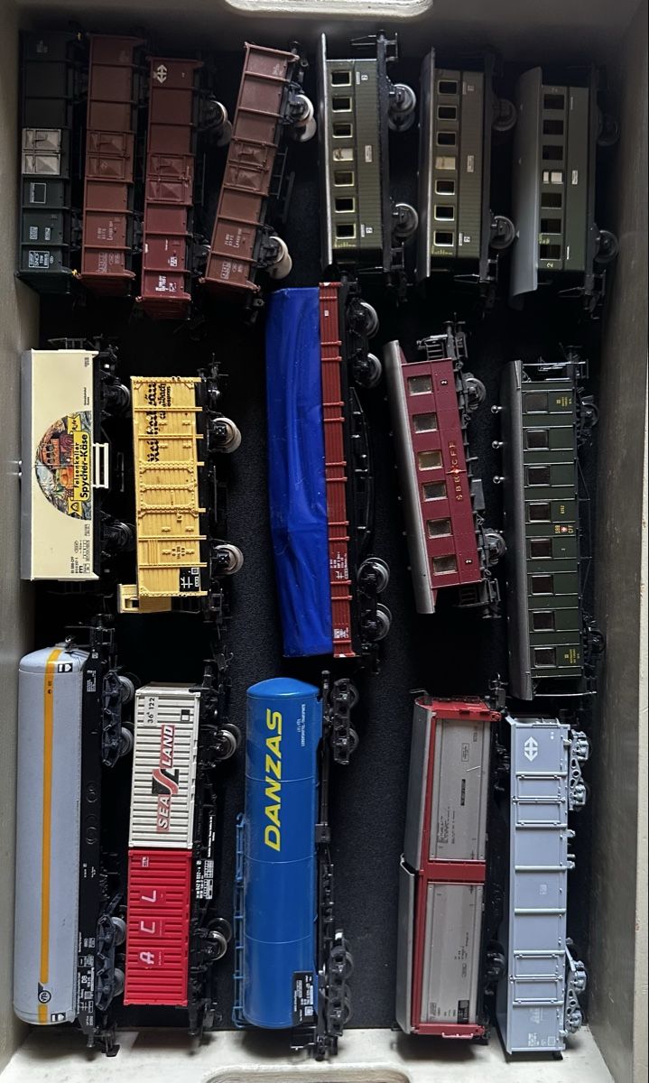 Modellini di ferrovie: MEGA Posten Loks H0-GS und Wagen ab 399.- – Usato da Sennwald venduto da HARO-Import 1