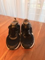 Nike Kinder Turnschuhe Gr. 30 Schwarz Weiss Sportschuhe