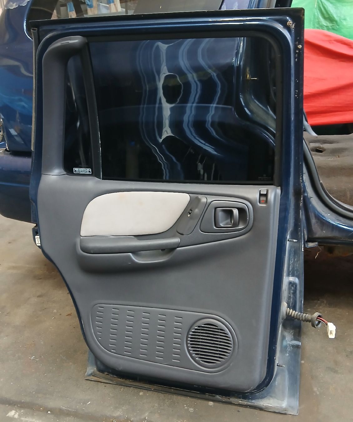 Dodge Tutti pezzi di ricambio auto: Portière arrière gauche Dodge Durango 1998-2003  – Usato da la heutte venduto da Auto-stock 1