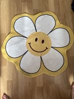 Teppich Blumenform gelb weiss Smiley neuwertig