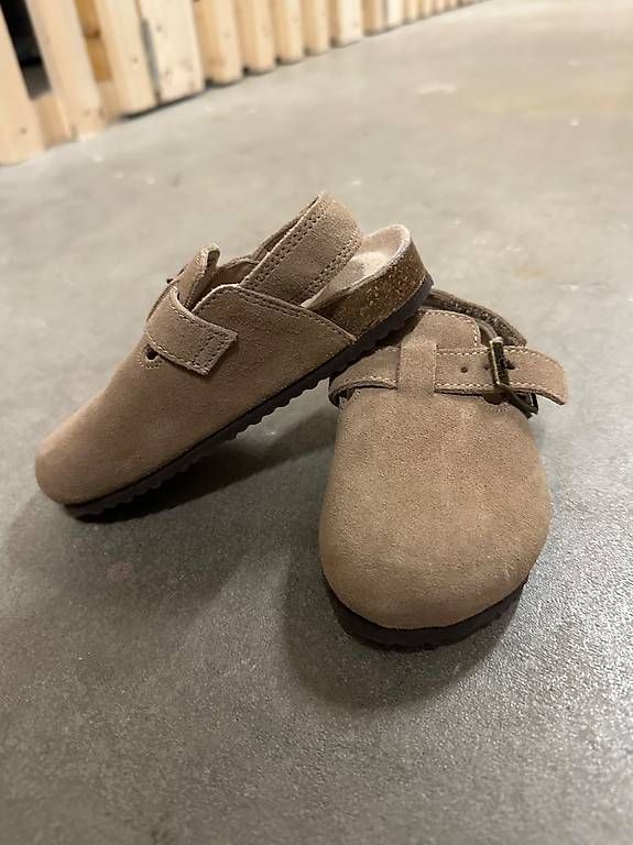 Schuhe für Jungen: Suede-Clogs von Next Gr. 25.5 – Neu und originalverpackt aus Wabern von Lubifa 1