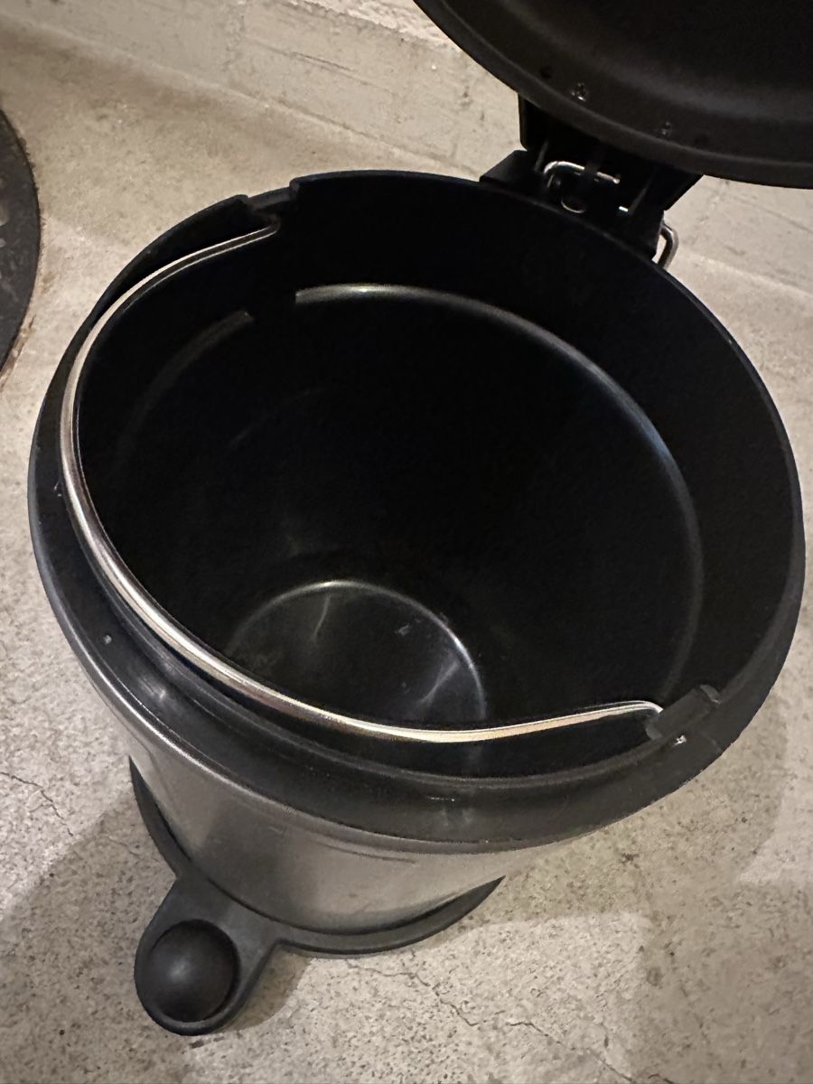 Ikea Abfalleimer: Bathroom Bin Grey Plastic Foot Pedal Ikea  – Gebraucht aus Zürich von car_68nt 3