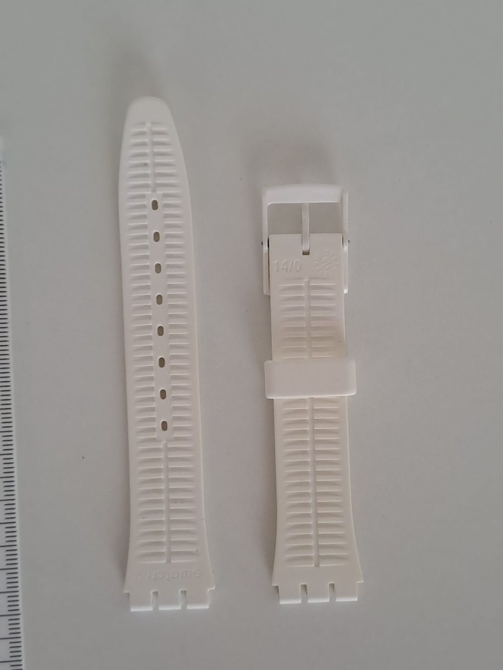 Swatch Bracelets: Swatch Armband - Silkon - Weiss - 17 mm – D'occasion à Schaffhausen par lucaalessandro 1