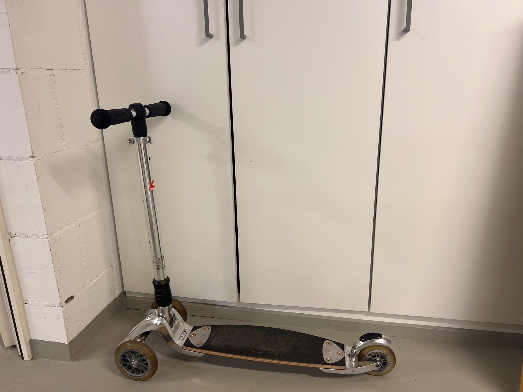 Micro Kickboard: Micro Roller, Kinderroller, silber, 3-Rad – Usato da Auslikon venduto da Jens0607 1