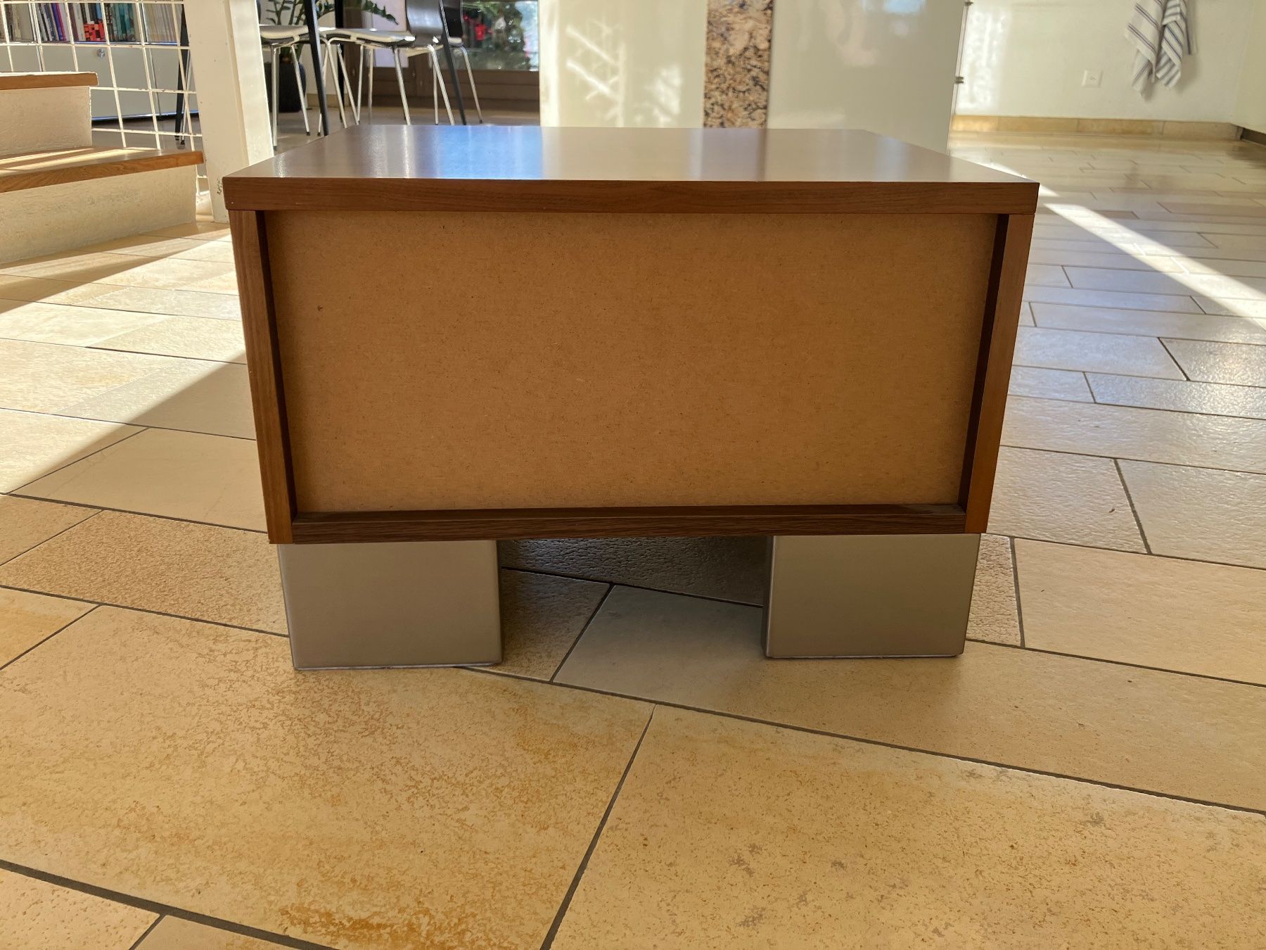Comodini: Bo Concept - table de chevet couleur noyer – Usato da Vich venduto da SophieCo 2