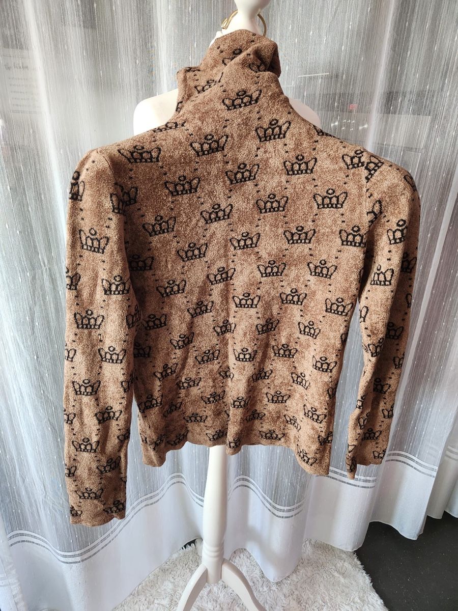 Pullover & Sweatshirts: Vintage Rollkragenpullover mit Kronenmuster, Grösse M – Gebraucht aus Schöftland von Luky3535