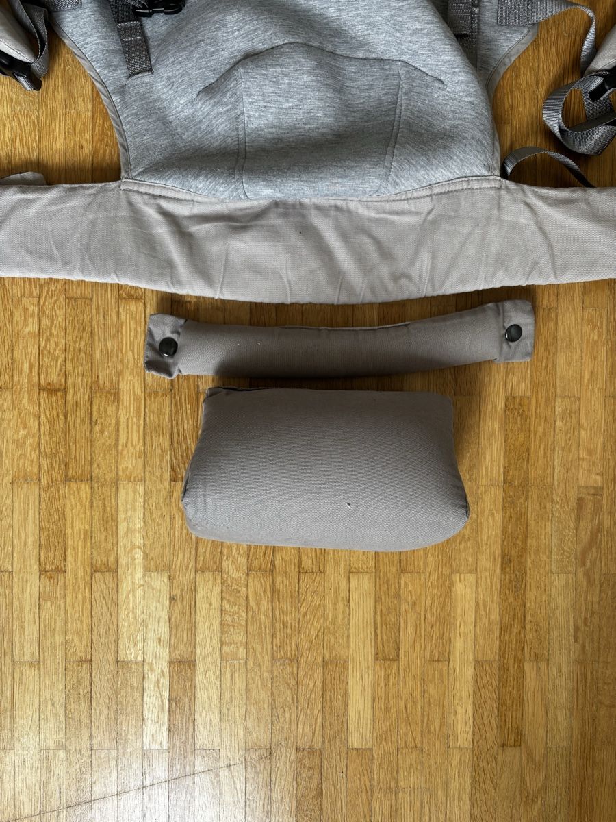 Porte-bébés ventraux & dorsaux: Porte bébé Love Radius gris, 1ère génération  – D'occasion à La Chaux-de-Fonds par Elora237 1