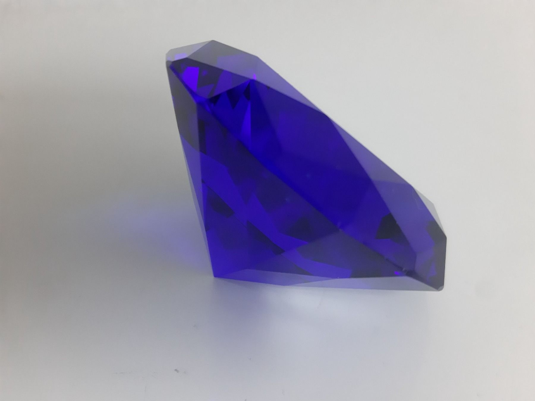 Tutte le decorazioni: Diamant Glas dunkelblau 8 cm Neu – Nuovo e nell'imballaggio originale da Urtenen-Schönbühl venduto da Kronengold 1
