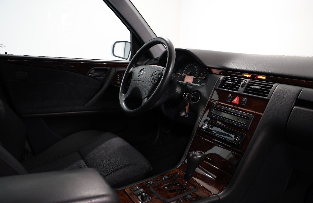 Mercedes-Benz Automobili: Mercedes E280 4-Matic AUTOMAT – Usato da Rümlang venduto da AlbiniAutoGmbH 5