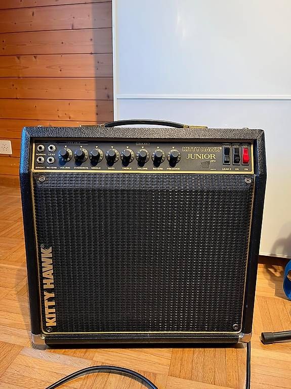 Amplificatori: Kitty Hawk Junior Pro Röhrenverstärker mit E-Gitarre Alba – Usato da Bern venduto da wade99 1