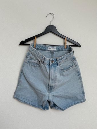 Zara Jeansshorts hellblau Grösse S guter Zustand