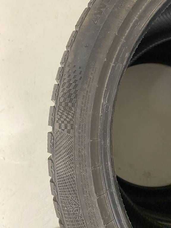 Pneus & Kompletträder:  4 pneus neige Continental Wintercontact – Gebraucht aus Chernex von lar_w99f 4