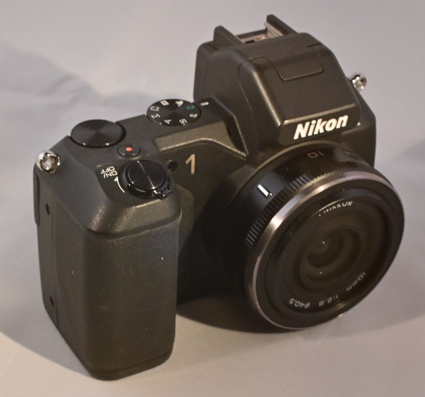 Nikon Fotocamera: Nikon 1 V2 mit zwei Objektiven – Usato da Uster venduto da Stoessda