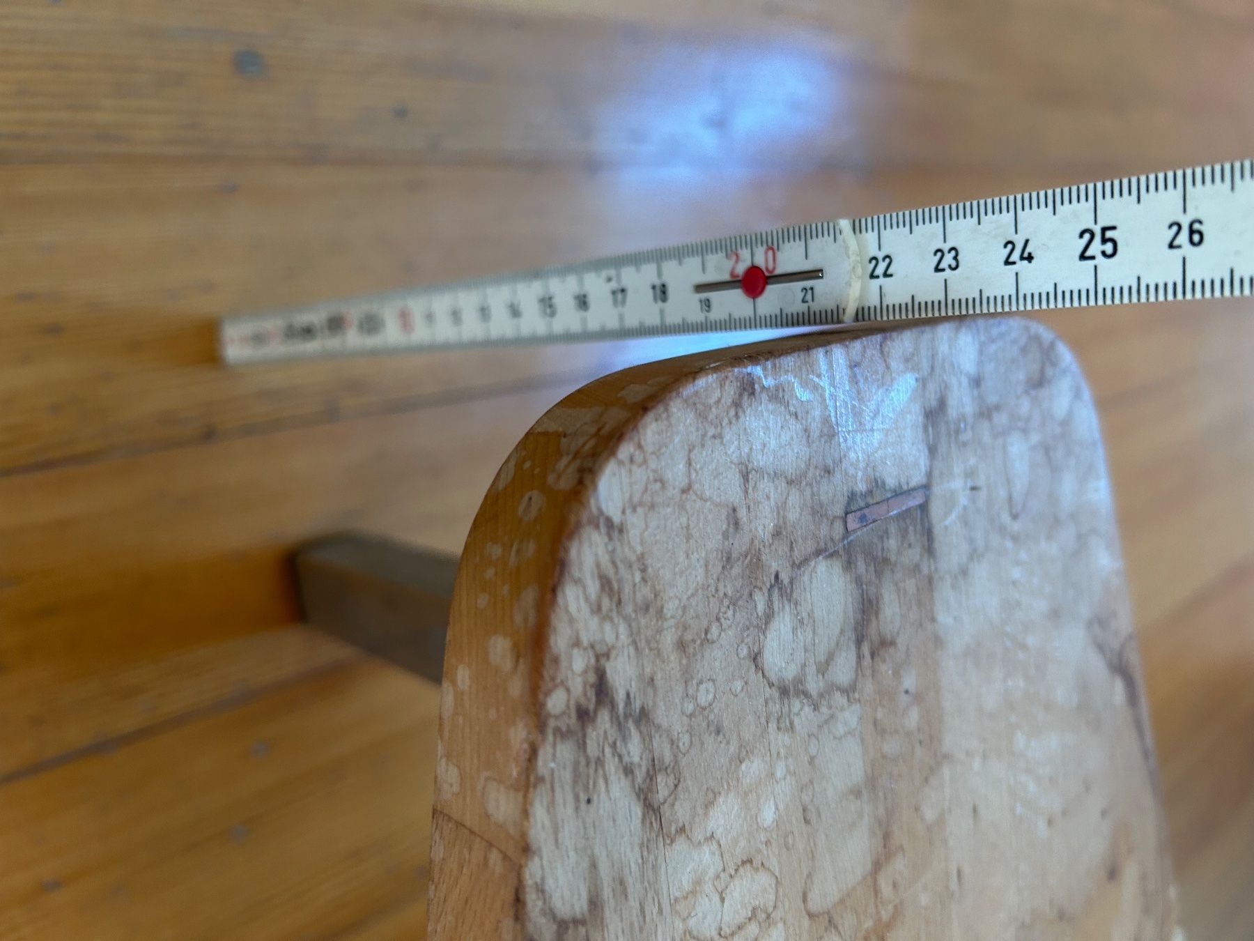 Tavoli: Tisch  3 Beiniges Holztischchen – Usato da Aarau venduto da Tanichtis01 4