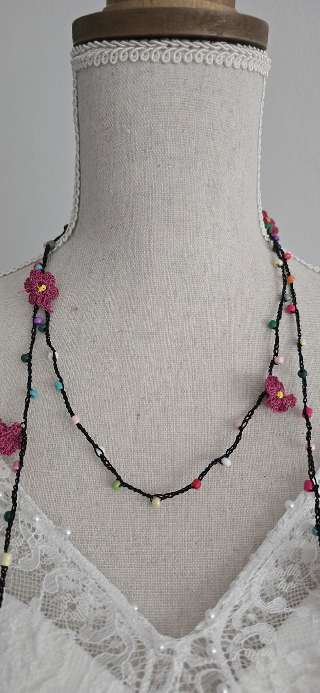 Catenine: Wunderschöne Blumen Halskette, Handgemacht, 150cm – Nuovo e nell'imballaggio originale da Zürich venduto da Idoly_Studio. 2