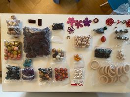 lot de perles en bois et en graines