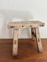 Asiatischer alter kleiner Hocker