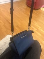 Sac à bandoulière Michael Kors bleu marine état neuf