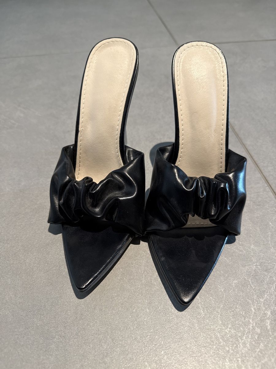 Scarpe da donna: Mules à talon – Usato da Fribourg venduto da Mya_Asb
