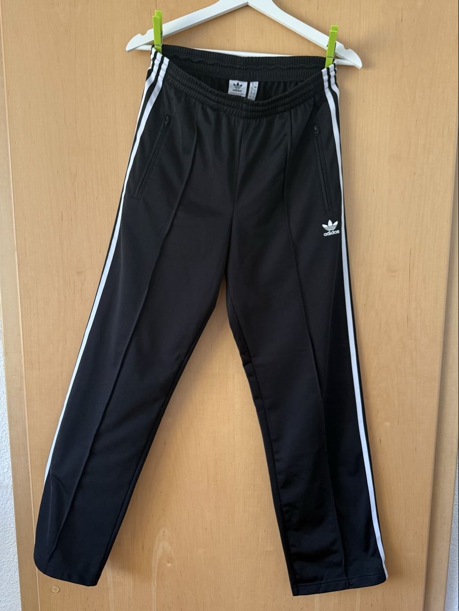 Adidas Pantalons: Adidas Trainerhose – D'occasion à Wilen (Sarnen) par aninaschwab