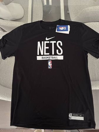 Nike Brooklyn Nets T-Shirt - Size L - NEW WITH TAGS