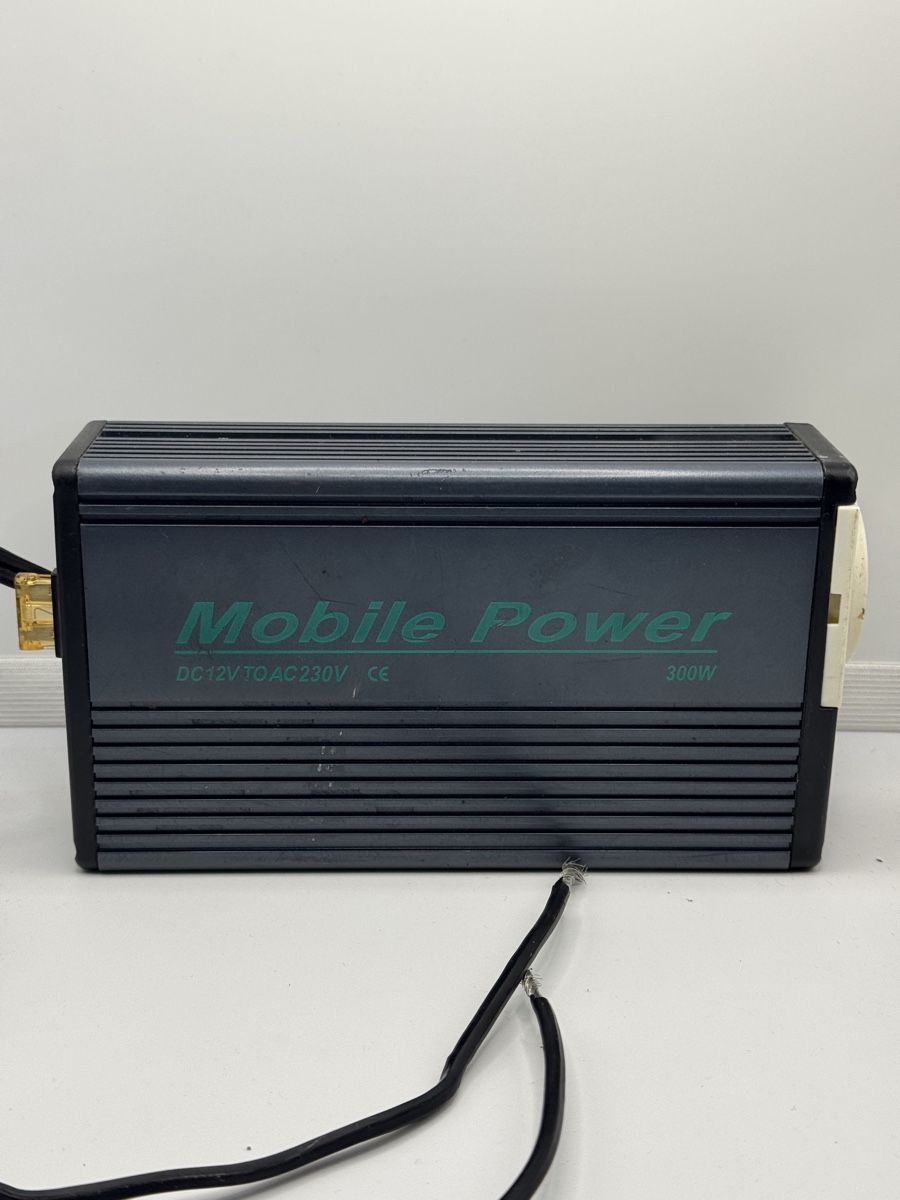 Convertisseurs: Stromwandler 12V/230V 300 Watt – D'occasion à Wuppenau par 2teChance