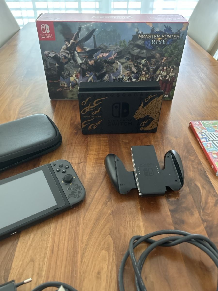 Nintendo Console: Nintendo Switch Monster Hunter Edition mit Spielen – Usato da Aarau Rohr venduto da Maui74 1