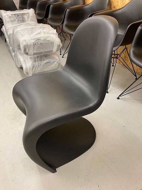 Vitra Sedie: Original Vitra Panton Chair  Schwarz – Usato da Urdorf venduto da Kuoni2002