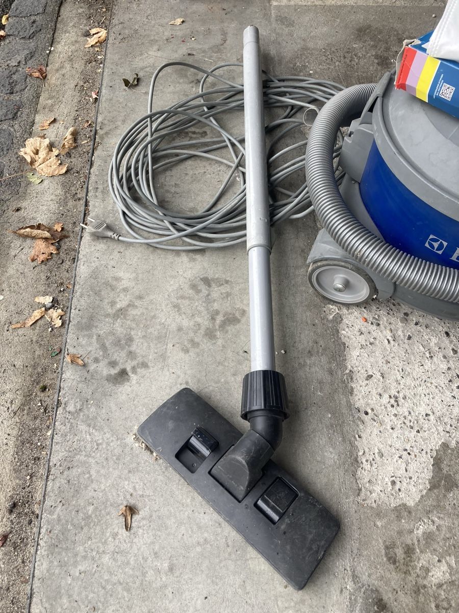 Aspirapolveri & Accessori: STAUBSAUGER ELEKTROLUX PRO Z951 – Usato da Bottmingen venduto da Surubi 5