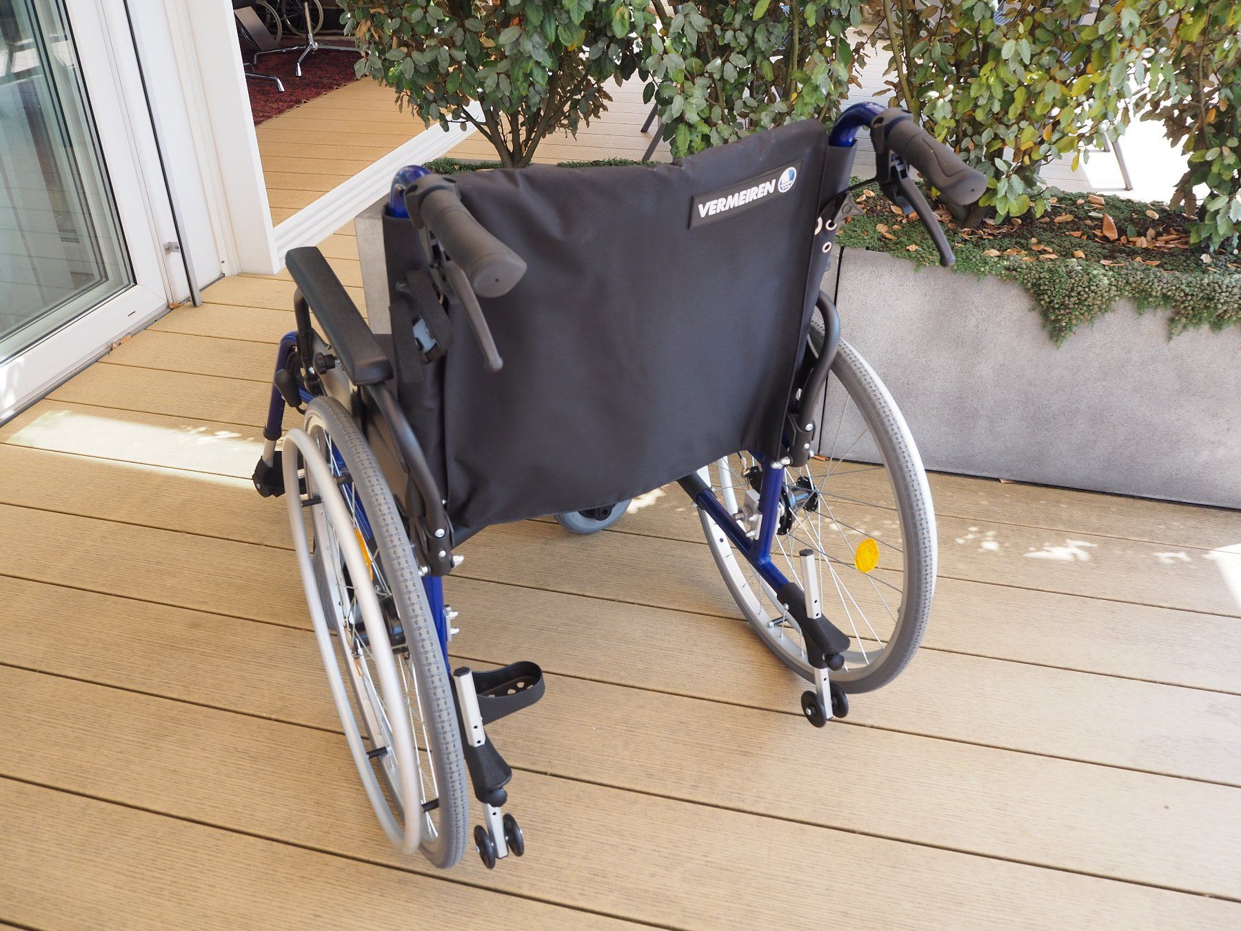 Chaises roulantes: Rollstuhl Vermeiren D 200 – D'occasion à Niederrohrdorf par Jaegermeister1 3