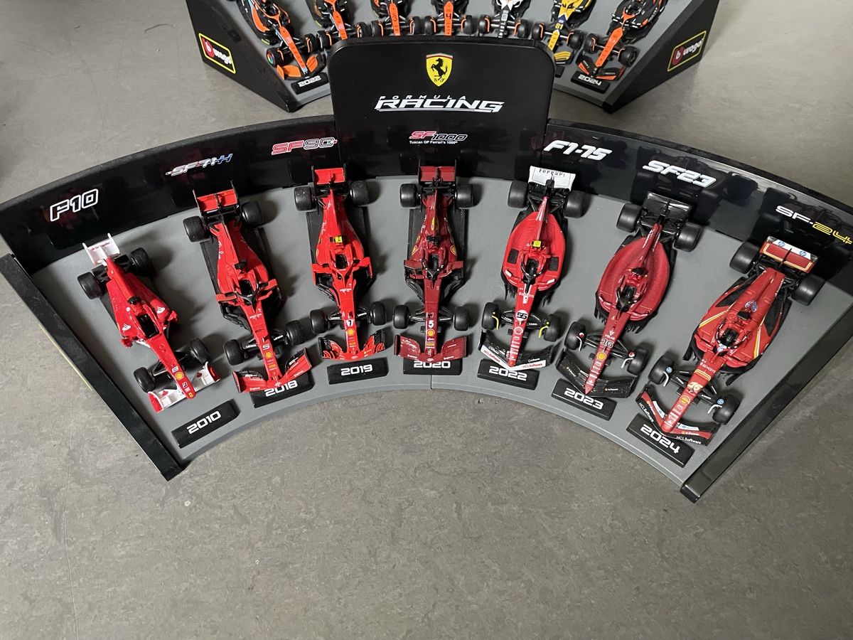 Bburago Voitures modèles: Formel 1 Burago Displays  – D'occasion à Kerns par jol_h6f8 1