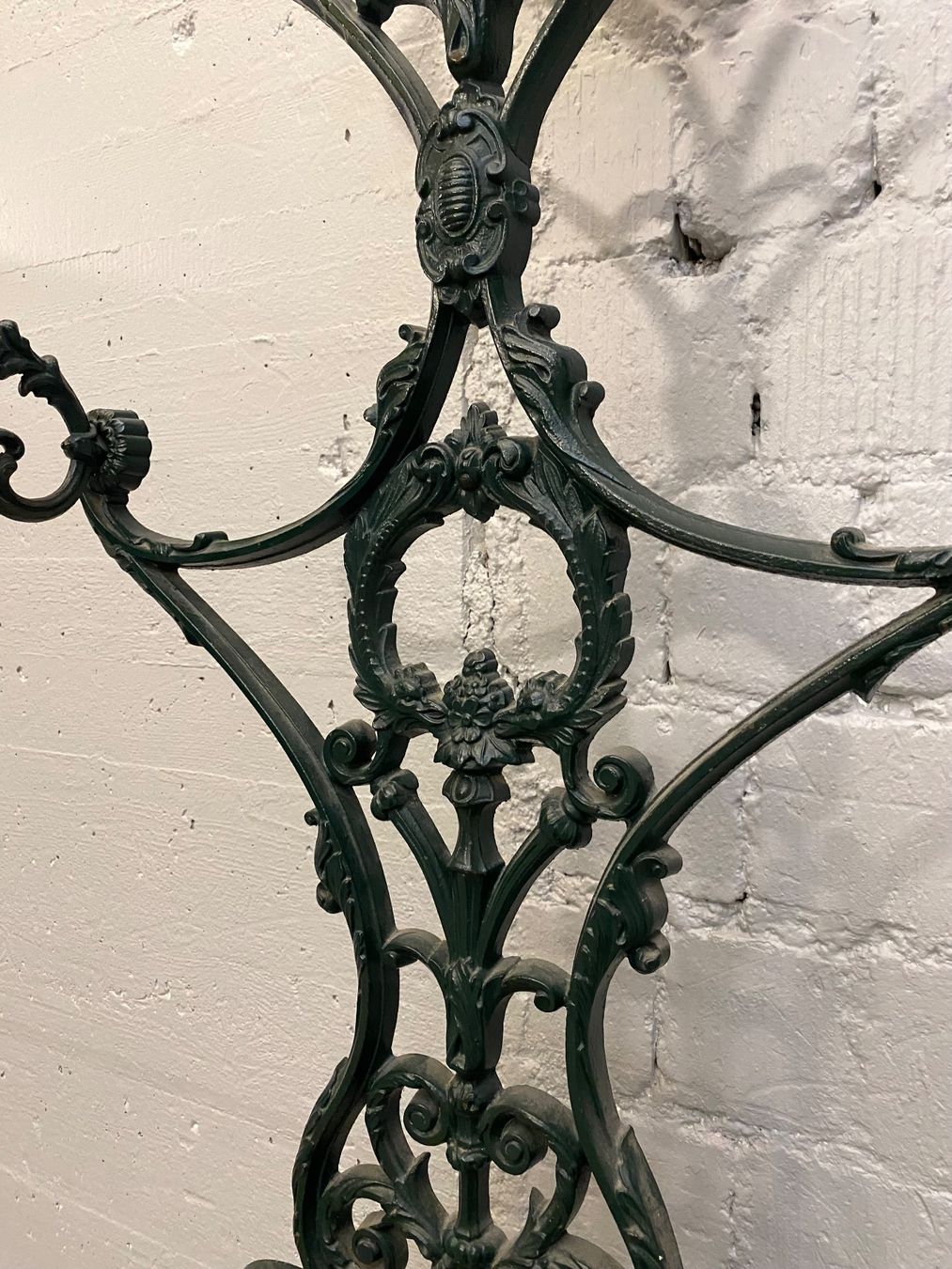 Garderobe: ANTIKE GARDEROBE “GUSSEISEN” – Gebraucht aus Zürich von NIKI777 7