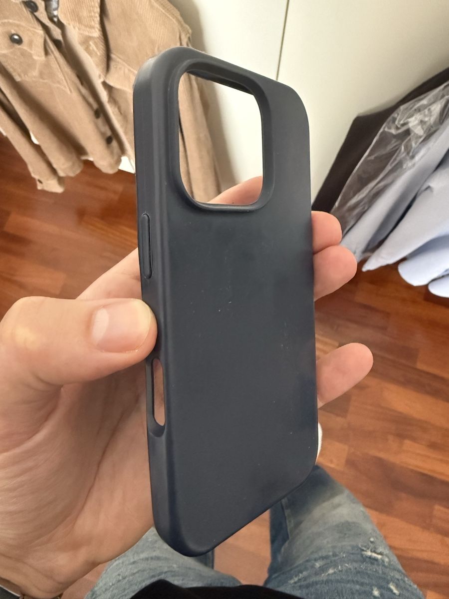 Coques & Protection écran: Cover iPhone 16 Pro blu notte usata – D'occasion à Bellinzona par gia_zx2b 2