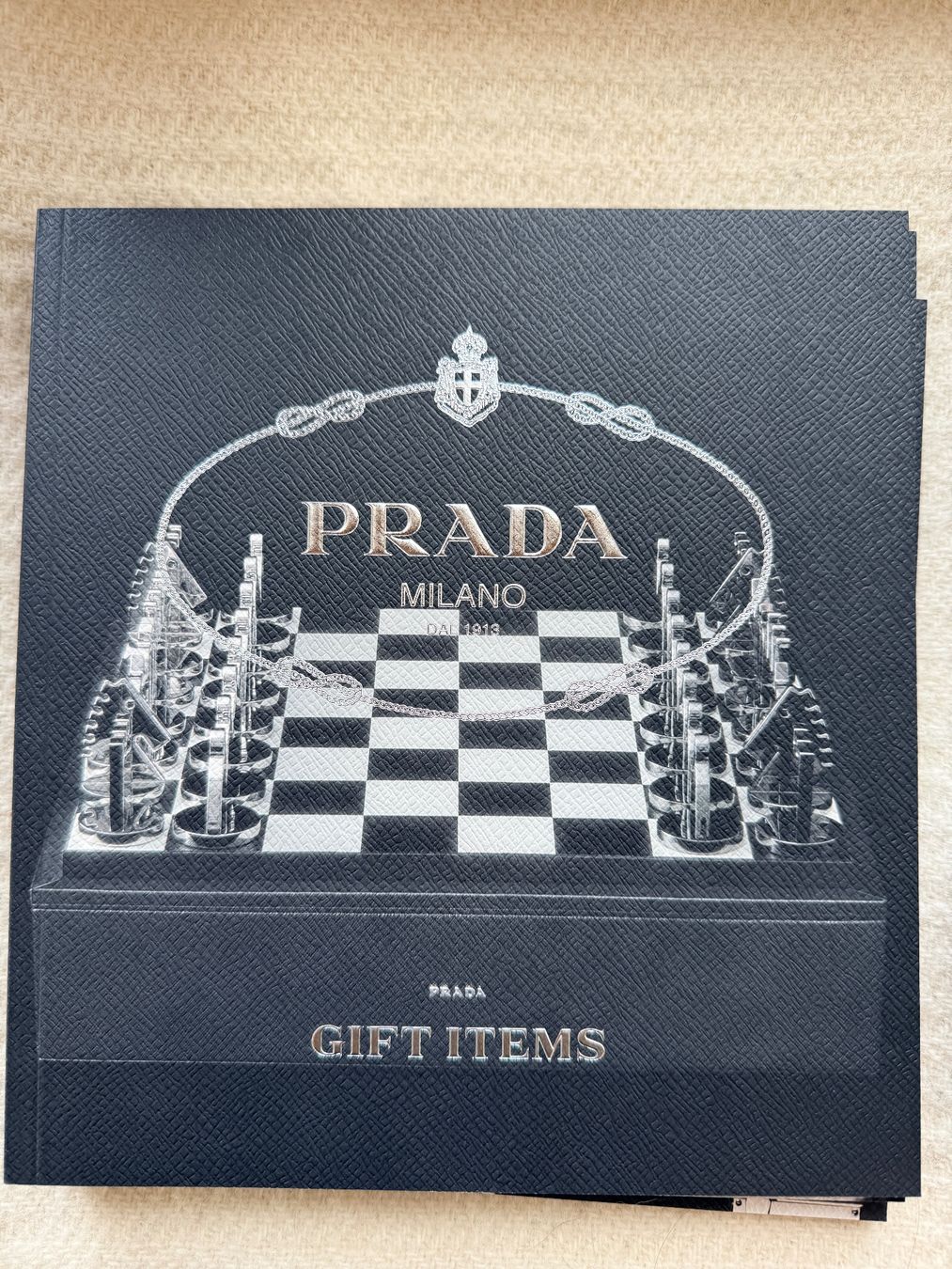 Libri: Prada – Usato da Celerina venduto da KXZ