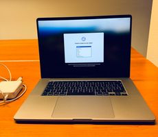 Apple MacBookPro 16'' Intel Core i9 8 cœurs à 2,3 GHz, 16 Go
