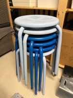 6x Metallstühle / Hocker blau