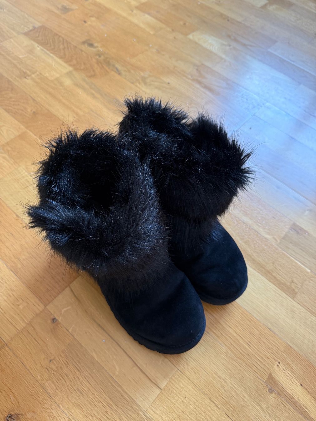 Scarpe da donna: UGG echtes Fell Stiefel Gr. 38 – Usato da Bern venduto da Ciacaprione 3