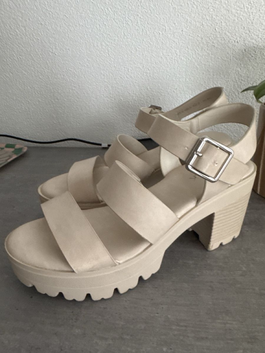 Dosenbach Chaussures femmes: Sandalen, beige – D'occasion à Uitikon Waldegg par LoriCor