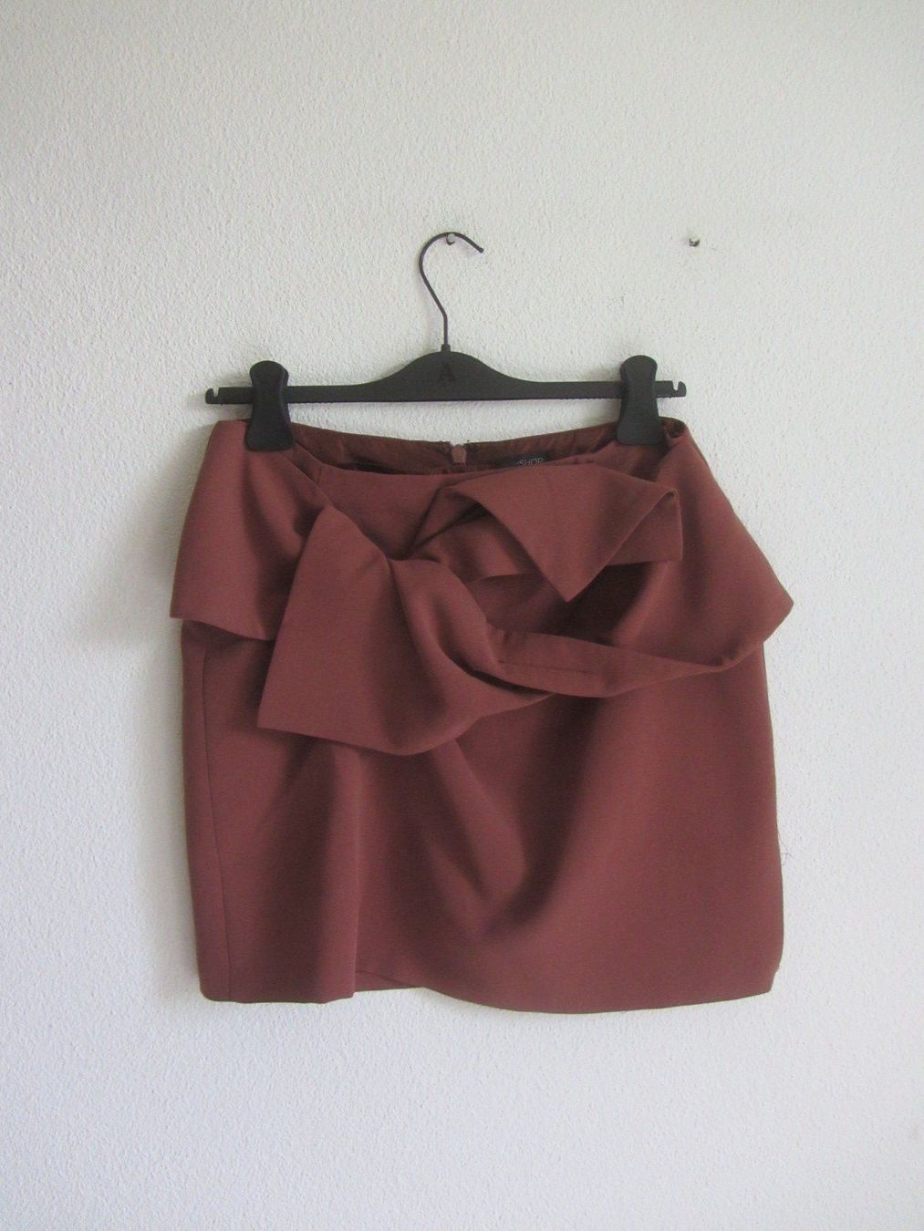 Topshop Gonne: TOPSHOP - Rock mauve mit Masche 40 – Usato da Zürich venduto da Diazaio