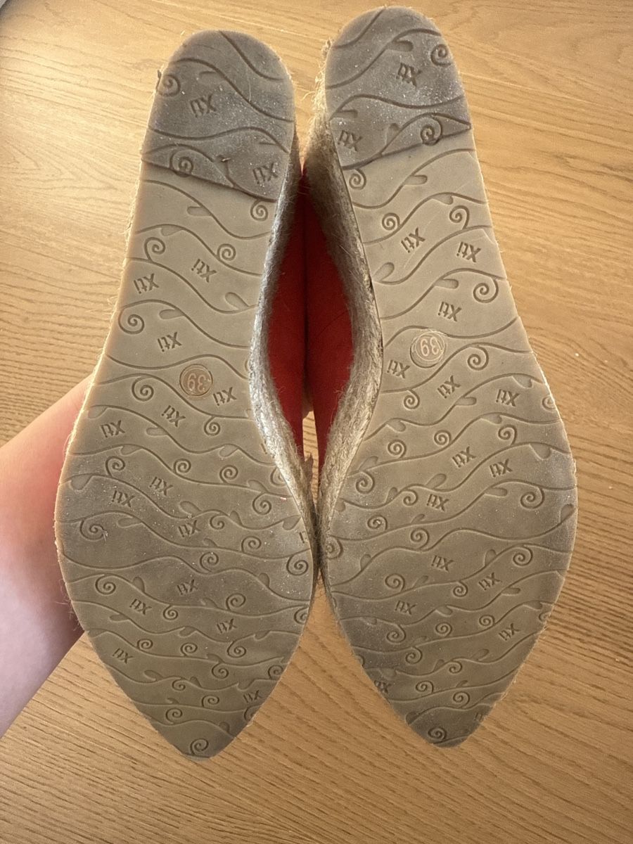 Scarpe da donna: Pumps mit Keilabsatz, Damenschuhe Gr 39 – Nuovo (secondo la descrizione) da St. Gallen venduto da gat_kp29 4